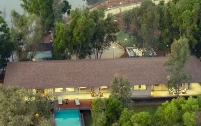 Social Image 640 Moving your thumb won’t book your stay